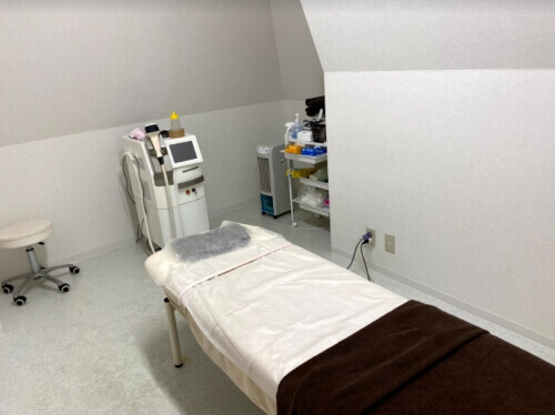 脱毛クリニックの施術部屋の写真