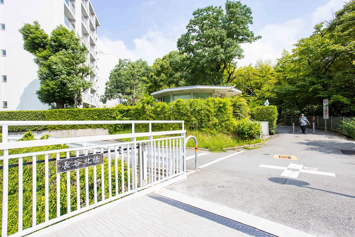 ⑦右側の歩道（長谷北橋）を進みます